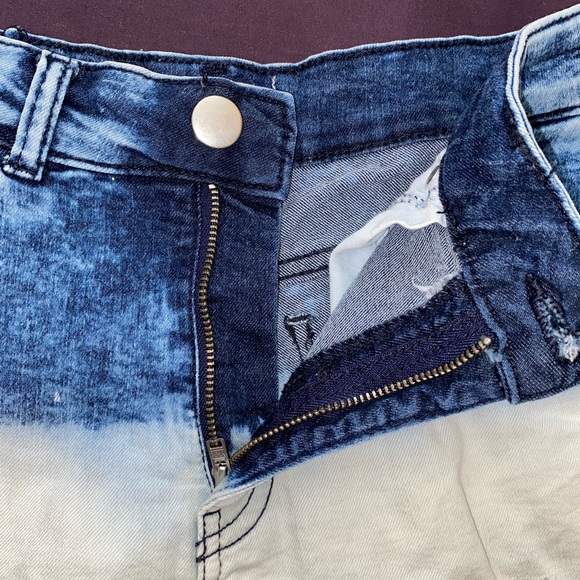 H&M Coachella Ombré Denim Shorts - Picture 4 of 7